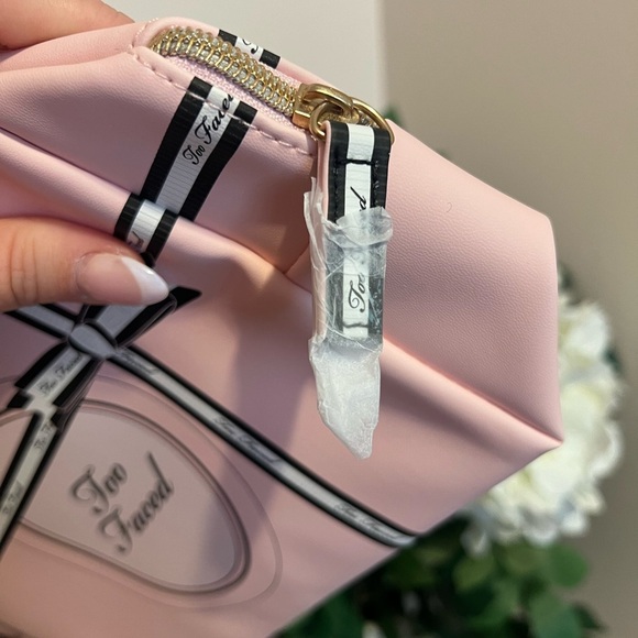 TOO FACED • BRAND NEW MAKEUP BAG - Picture 3 of 7